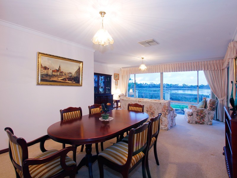 4/240 Burke Dr, Attadale WA 6156