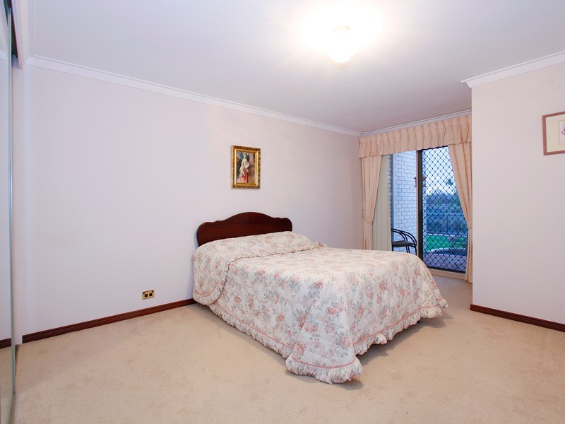 4/240 Burke Dr, Attadale WA 6156