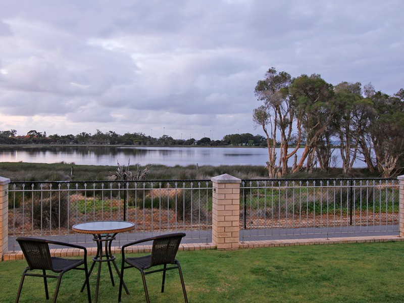 4/240 Burke Dr, Attadale WA 6156