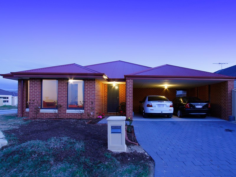 214 Fraser Rd, Canning Vale WA 6155