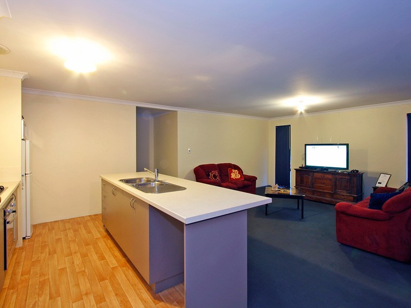 214 Fraser Rd, Canning Vale WA 6155