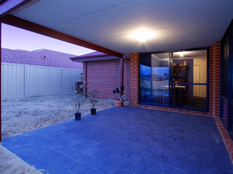 214 Fraser Rd, Canning Vale WA 6155