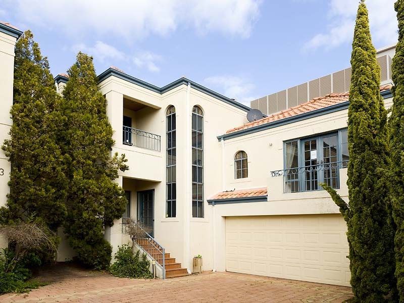 2/11 Tweeddale Rd, Applecross WA 6153