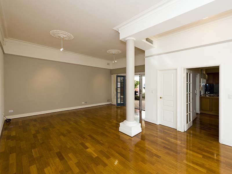 2/11 Tweeddale Rd, Applecross WA 6153