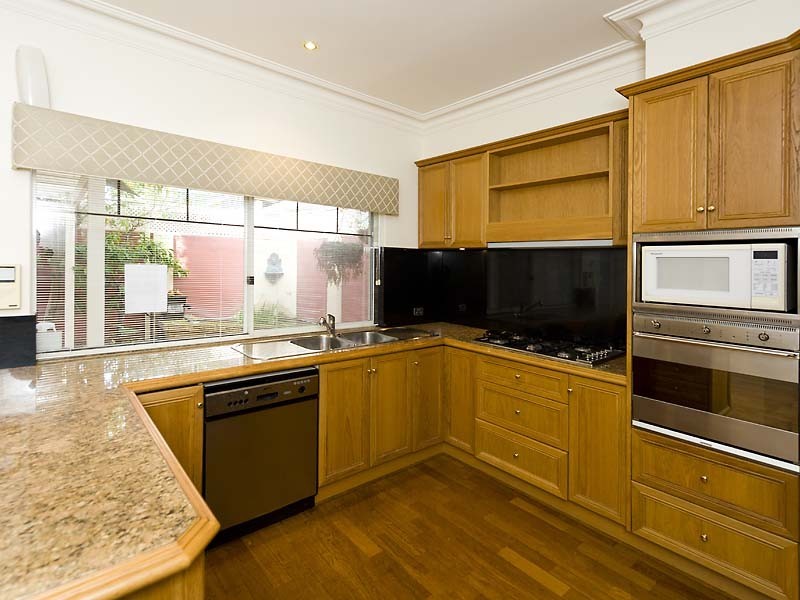 2/11 Tweeddale Rd, Applecross WA 6153