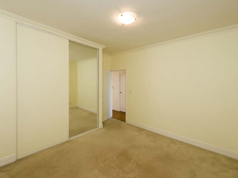 2/11 Tweeddale Rd, Applecross WA 6153