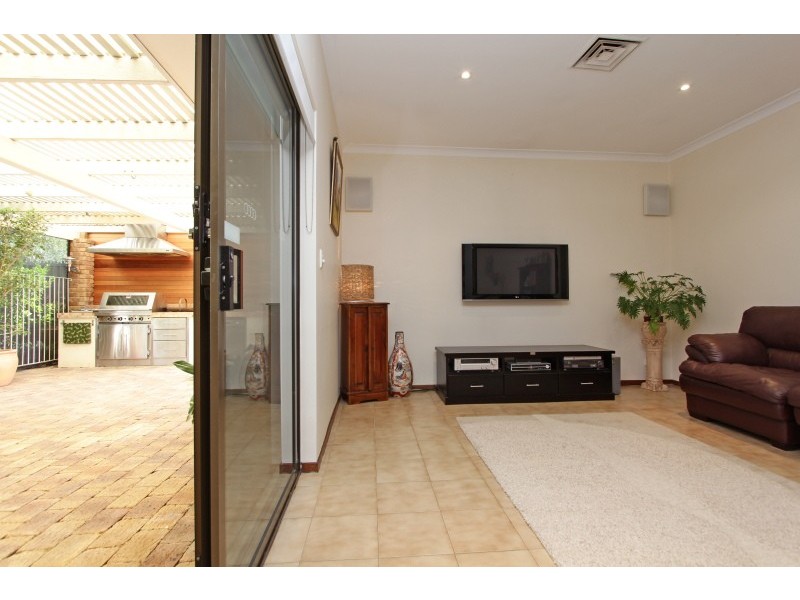 4 Pollard Pl, Booragoon WA 6154