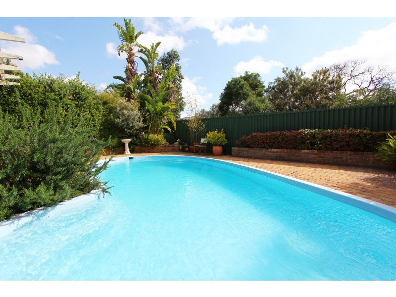 4 Pollard Pl, Booragoon WA 6154