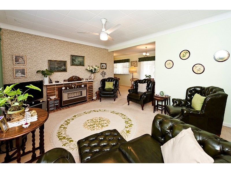 132 Kitchener Rd, Alfred Cove WA 6154
