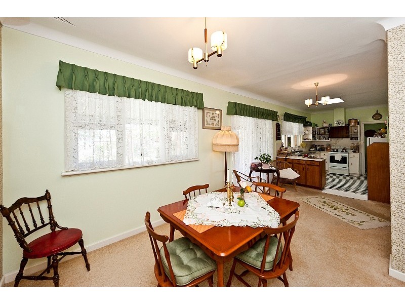 132 Kitchener Rd, Alfred Cove WA 6154
