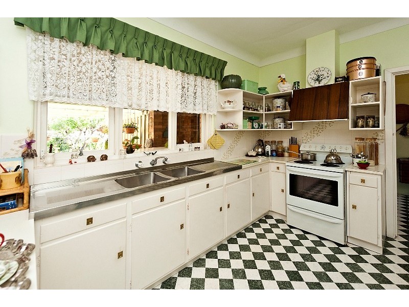 132 Kitchener Rd, Alfred Cove WA 6154
