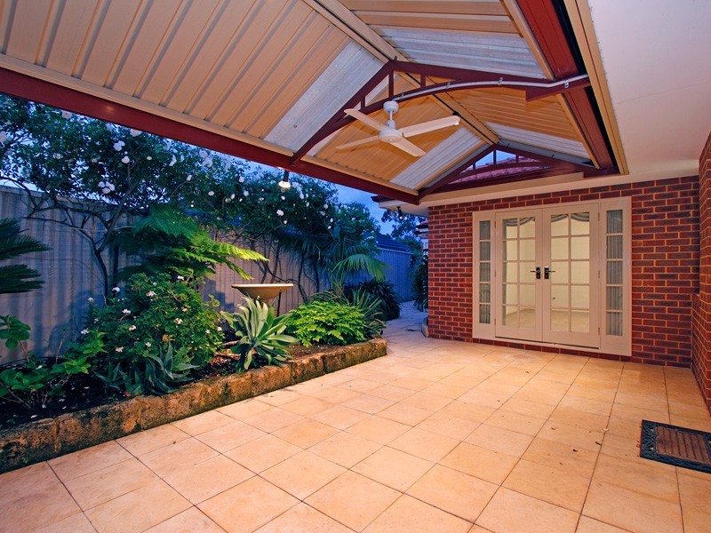 1/15 Windfield Rd, Melville WA 6156