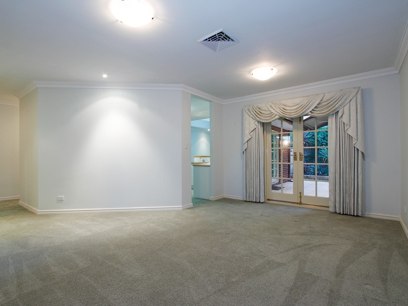 1/15 Windfield Rd, Melville WA 6156