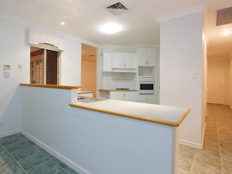 1/15 Windfield Rd, Melville WA 6156