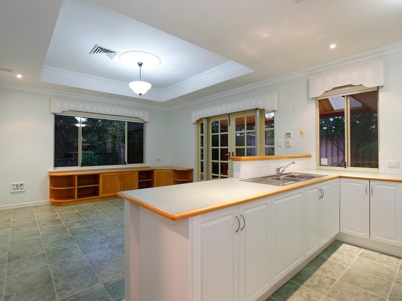 1/15 Windfield Rd, Melville WA 6156