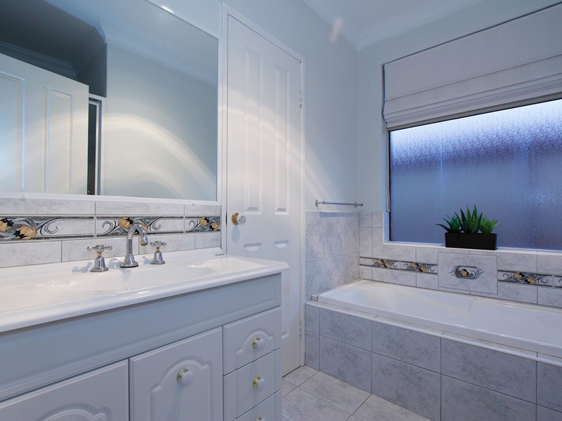 1/15 Windfield Rd, Melville WA 6156