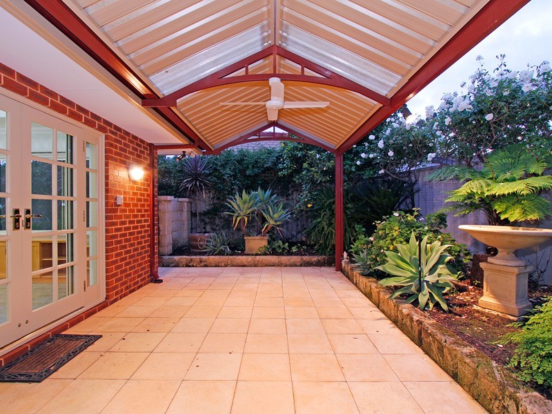 1/15 Windfield Rd, Melville WA 6156