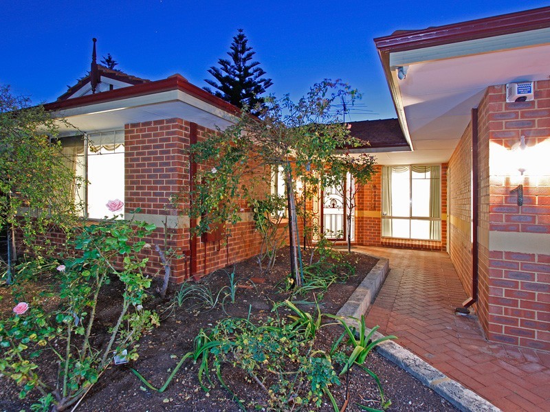 1/15 Windfield Rd, Melville WA 6156