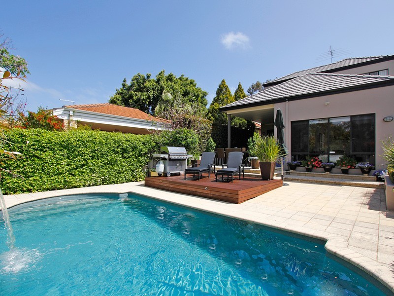 14 Searle Rd, Ardross WA 6153