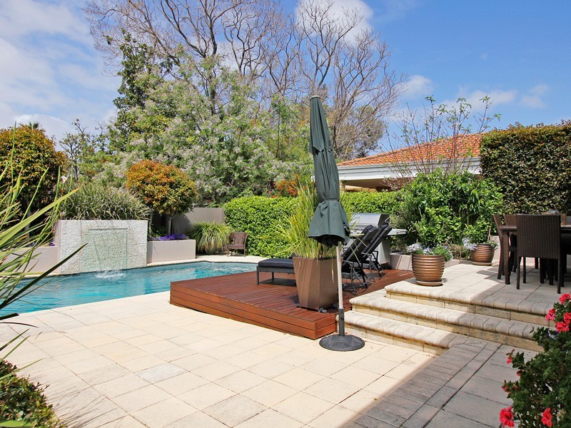 14 Searle Rd, Ardross WA 6153