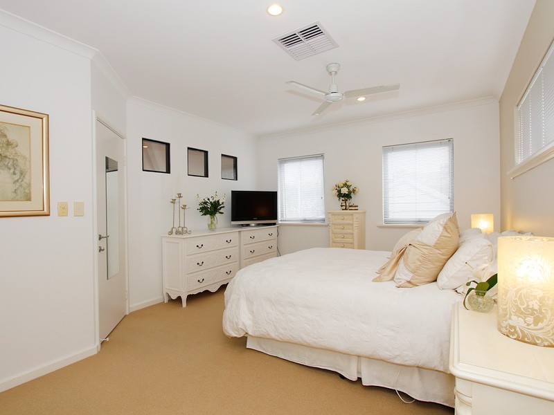 14 Searle Rd, Ardross WA 6153