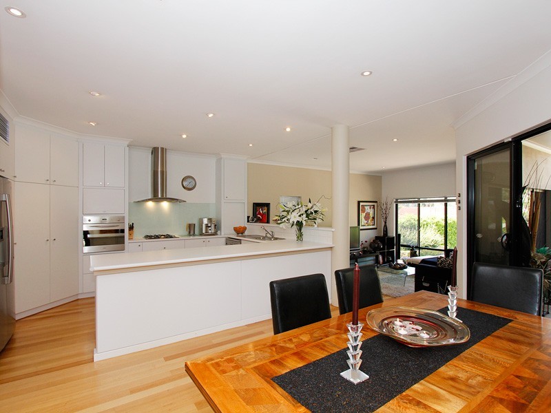 14 Searle Rd, Ardross WA 6153