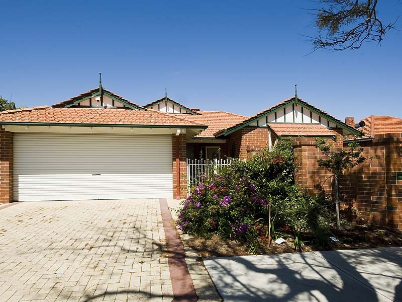 1/8 Forbes Rd, Applecross WA 6153