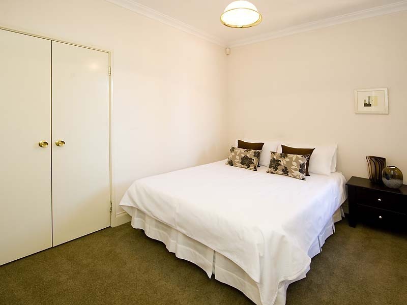 1/8 Forbes Rd, Applecross WA 6153