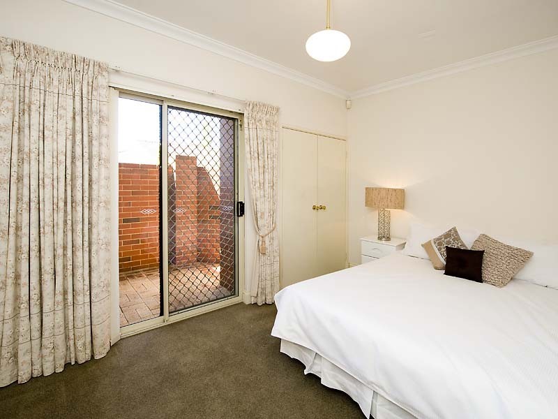 1/8 Forbes Rd, Applecross WA 6153