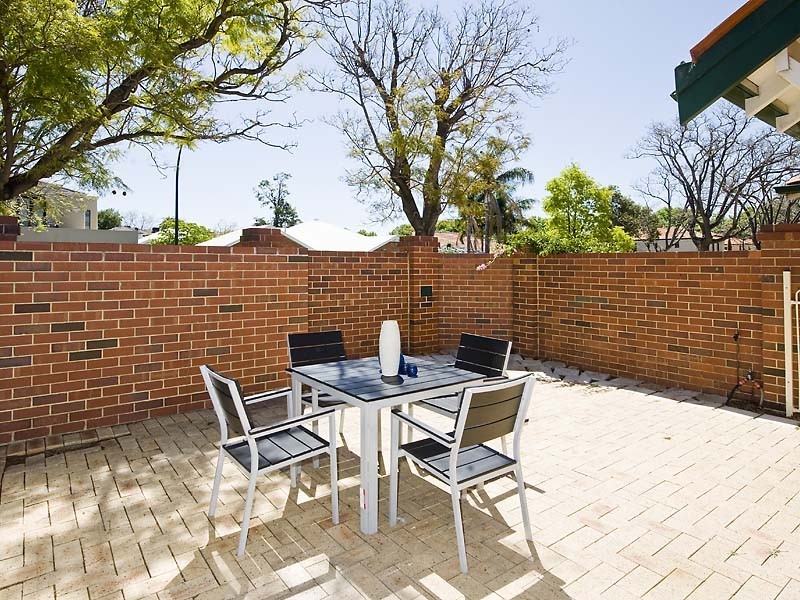 1/8 Forbes Rd, Applecross WA 6153