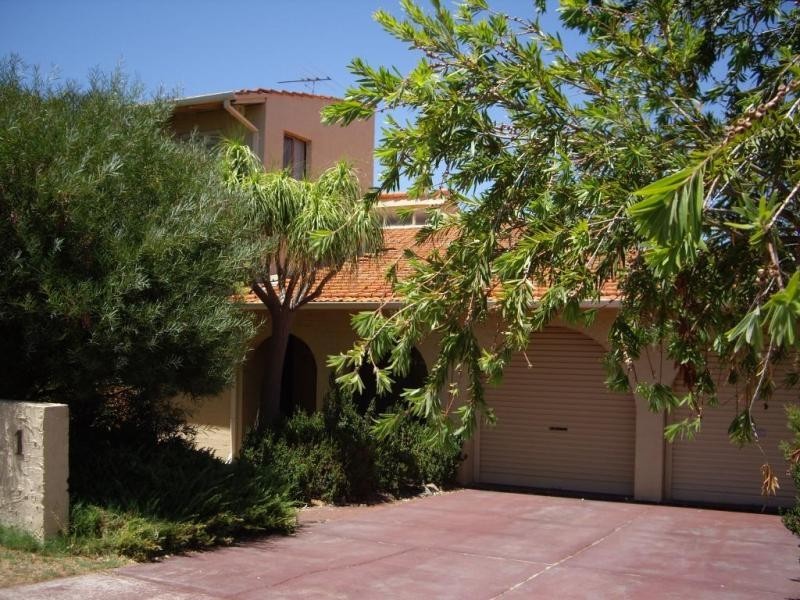 1 Leece Pl, Booragoon WA 6154