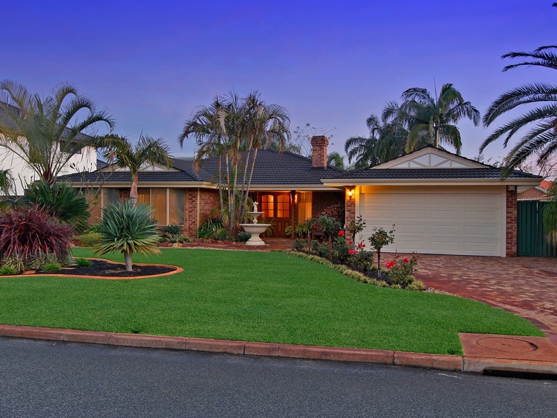 24 Simmonds Pde, Winthrop WA 6150