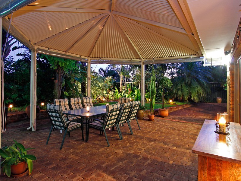 24 Simmonds Pde, Winthrop WA 6150