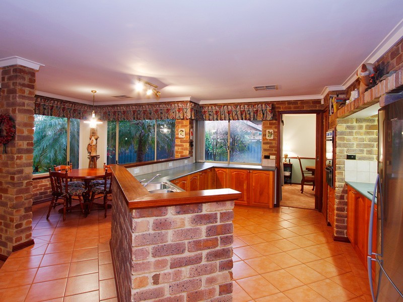 24 Simmonds Pde, Winthrop WA 6150