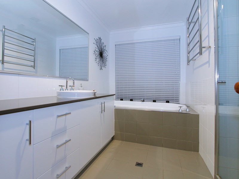 24 Simmonds Pde, Winthrop WA 6150