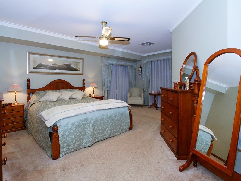 24 Simmonds Pde, Winthrop WA 6150