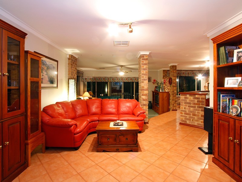 24 Simmonds Pde, Winthrop WA 6150