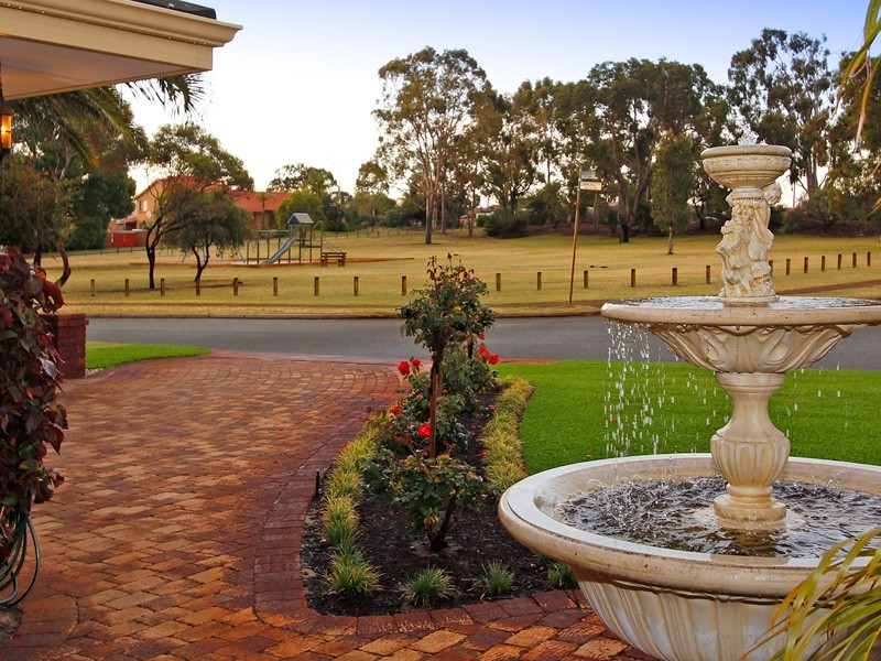 24 Simmonds Pde, Winthrop WA 6150