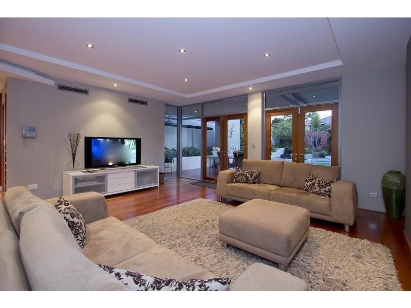 70 Stoneham Rd, Attadale WA 6156