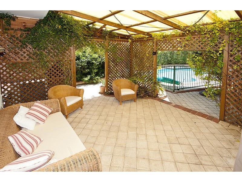 8 Windfield Rd, Melville WA 6156