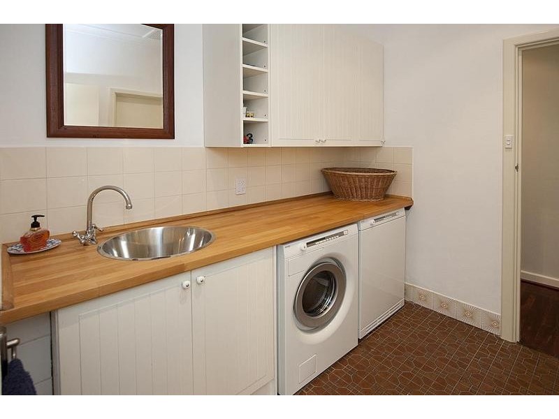 8 Windfield Rd, Melville WA 6156