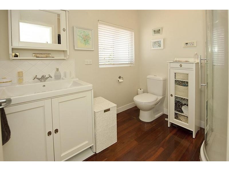 8 Windfield Rd, Melville WA 6156