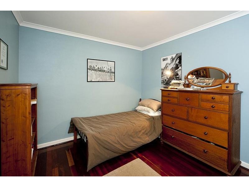 8 Windfield Rd, Melville WA 6156