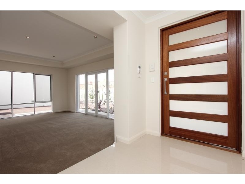 4/9 Bridges Rd, Melville WA 6156