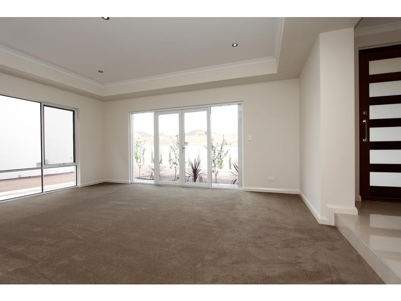 4/9 Bridges Rd, Melville WA 6156