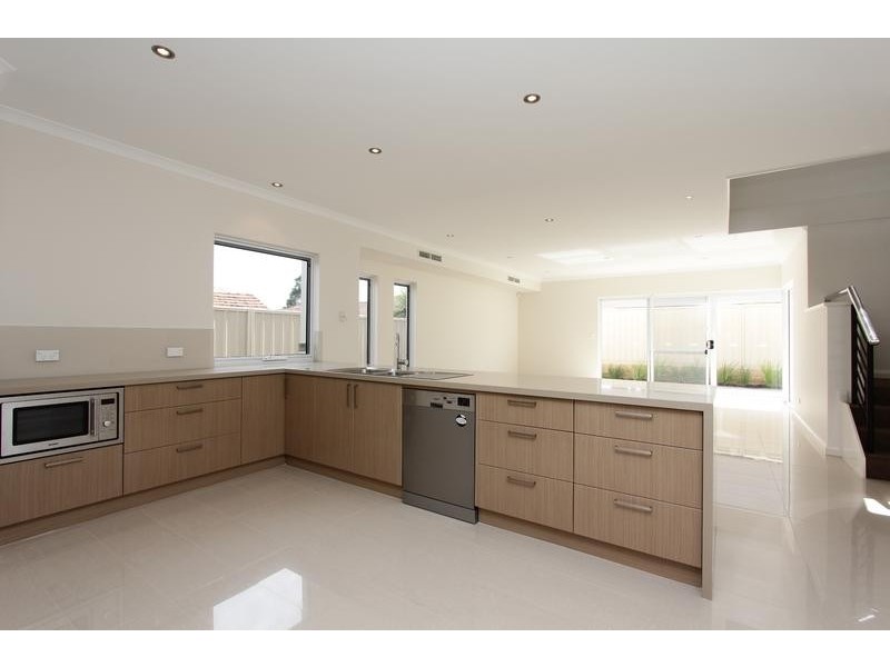 4/9 Bridges Rd, Melville WA 6156
