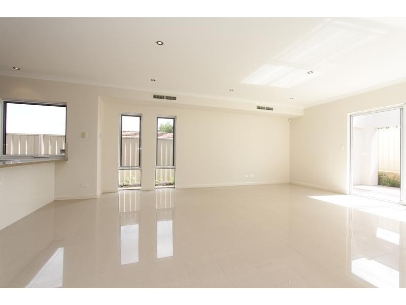 4/9 Bridges Rd, Melville WA 6156