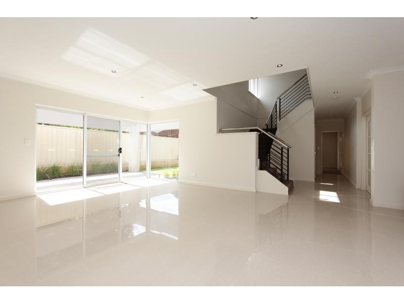 4/9 Bridges Rd, Melville WA 6156