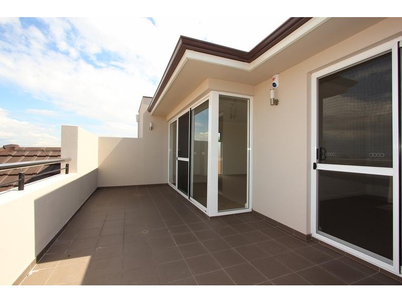 4/9 Bridges Rd, Melville WA 6156