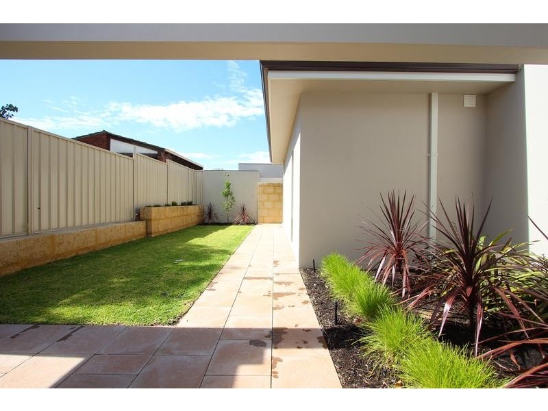 4/9 Bridges Rd, Melville WA 6156